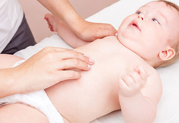 Chiropractic adjusting baby to relieve colic